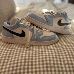 Jordan 1 Low Ice Blue